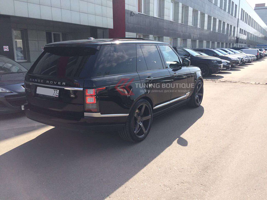 Land Rover Range Rover на 22" дисках Vossen CV3-R Gloss Graphite  фото 1